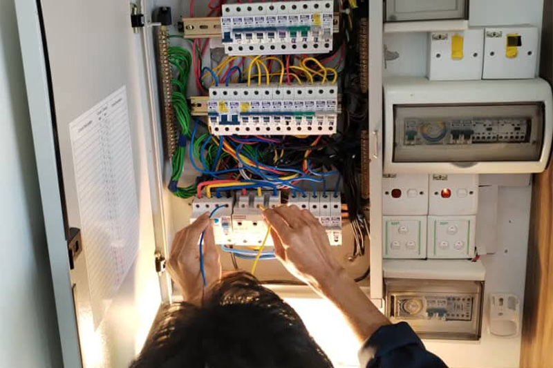 gambar-servis-pendawaian-elektrik-rustam-works-2